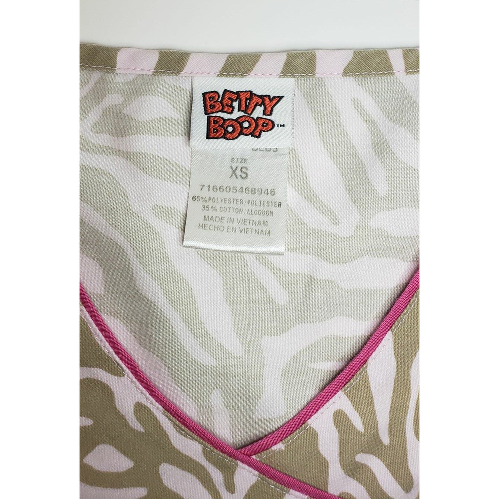 Betty Boop Scrub Top - Picture 6 of 12